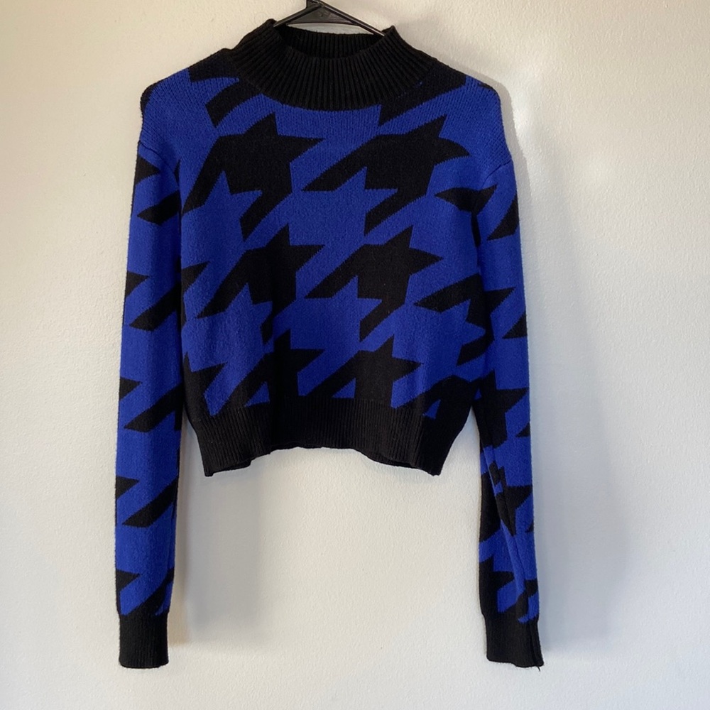 Akira Women’s Blue/Black Large Houndstooth Crop Sweater Size M EUC